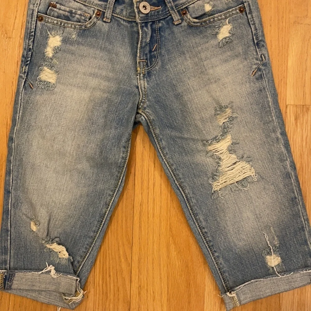 NWOT Abercrombie kids ripped jean capris